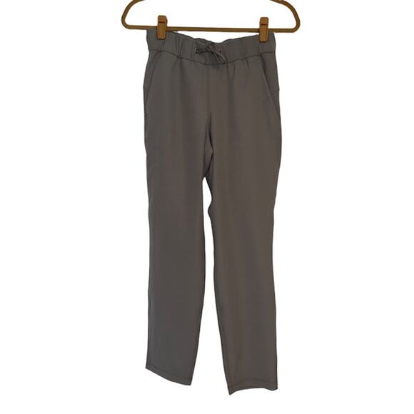 Lululemon On The Fly 7/8 Woven Pants Grey Size 2 BNWT - Picture 2 of 11
